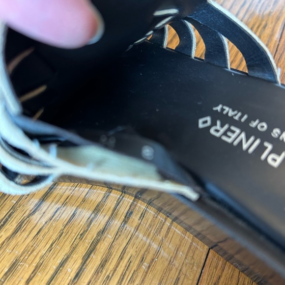 Donald J. Pliner Women's Black and Cream Sandals Size 8 - Picture 12 of 15